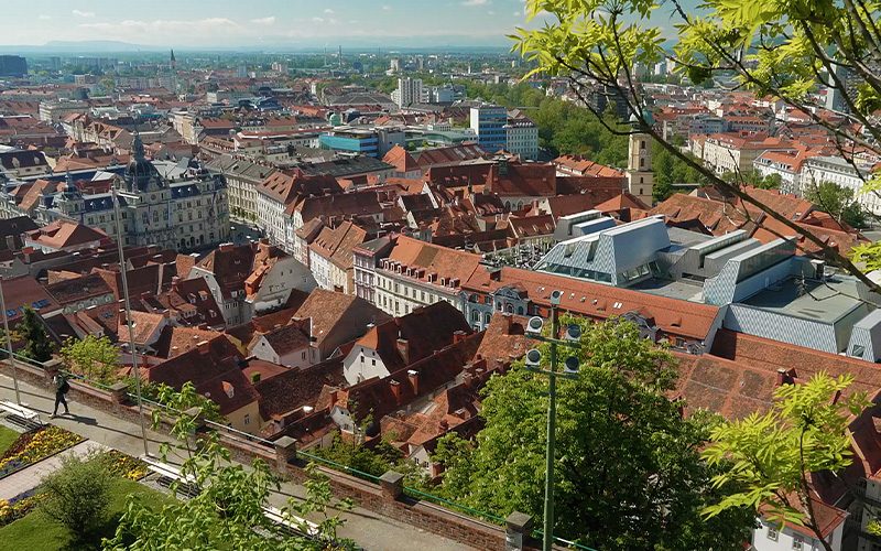 Ein Blick zurück: die Grazer Dachlandschaft