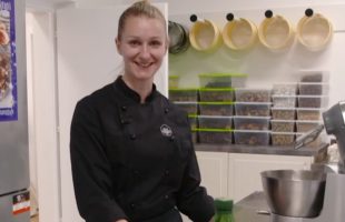 Weihnachtskekse backen: Kürbiskernbusserl