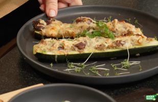 Rezept: Gefüllte Zucchini mit Käferbohnen u. Steirischen Kürbiskernöl